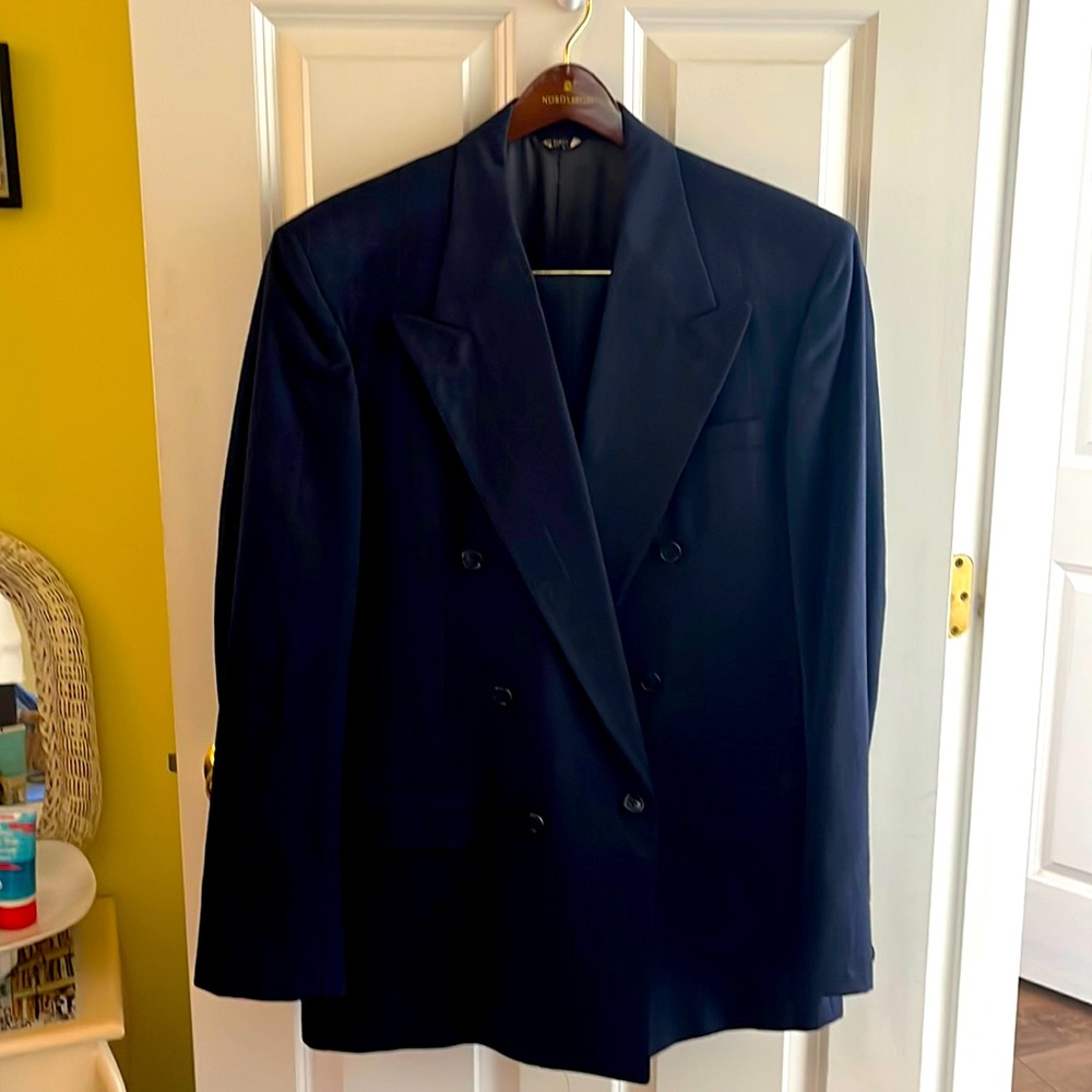 Beautiful Men’s Bill Blass Double breasted Suit w/ pleated pants. 42XL